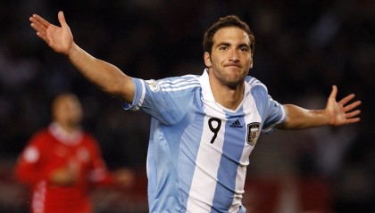 开云体育app-当引擎咆哮撕裂夜幕，克莱的街道，与一座城的孤注一掷