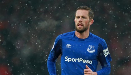 开云体育下载-F1年度争冠之夜，弗拉霍维奇打出生涯之夜，速度与激情的交响