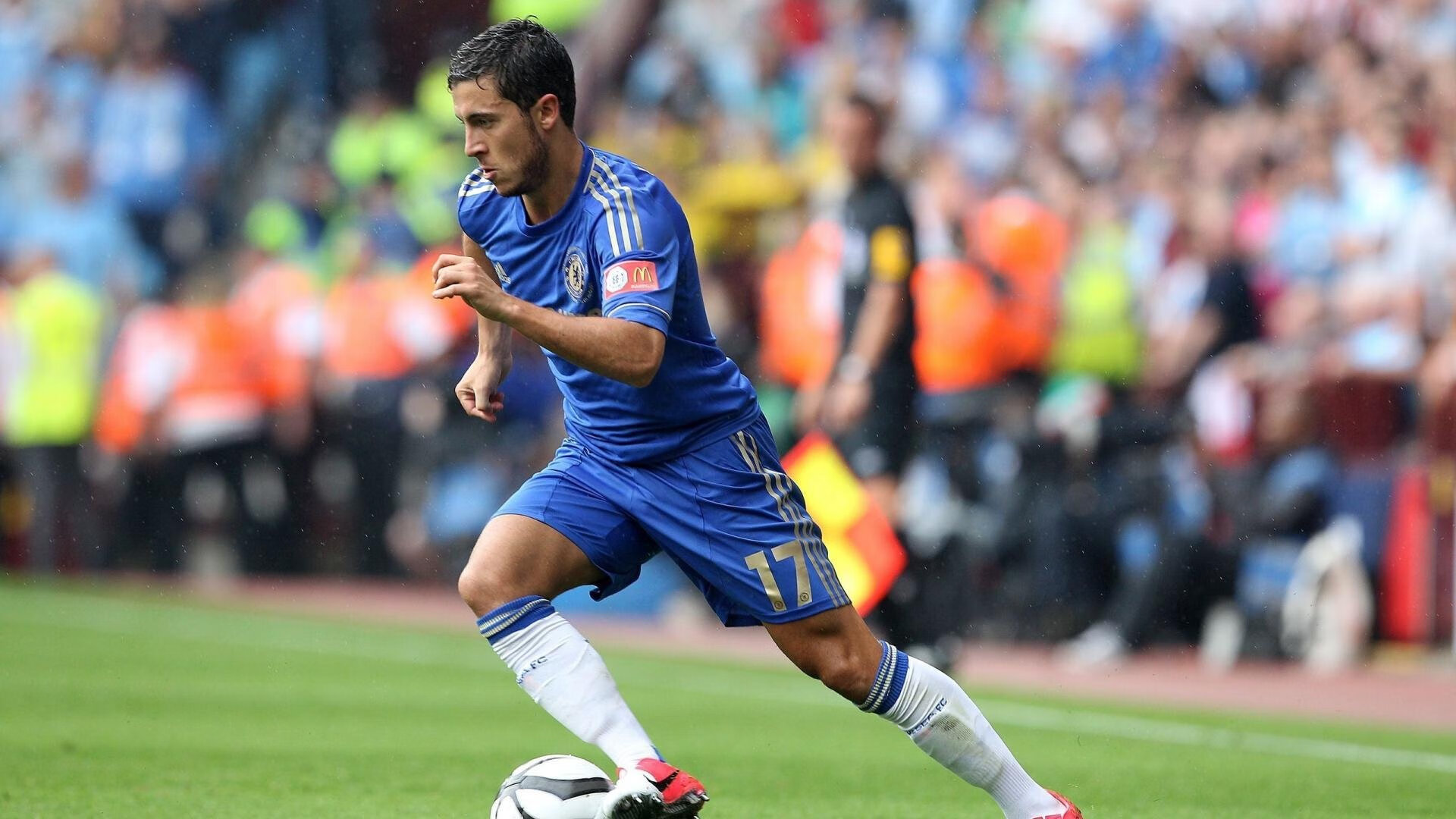 乌克兰踏平芬兰，卢卡库压力下完成爆发，绿茵场上的战争隐喻与人性寓言